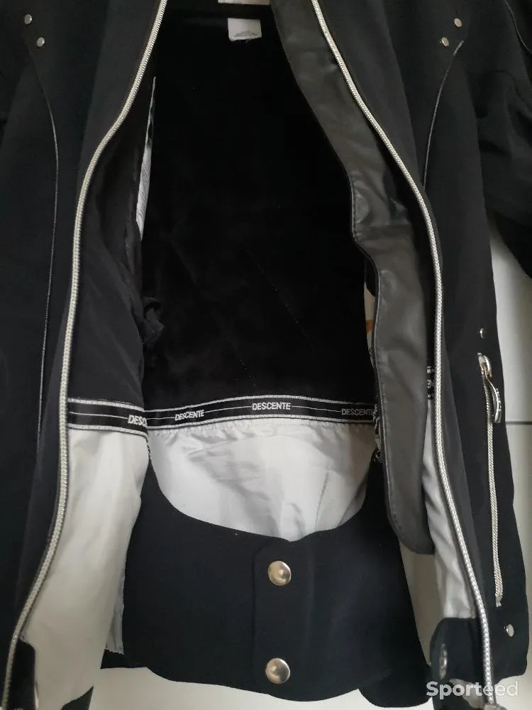 Veste ski noire- DESCENTE d'occasion Ajouté le : 28/12/2022